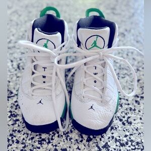 Toddler boy Air Nike sneakers size 13c. Fairly worn but in great condition.